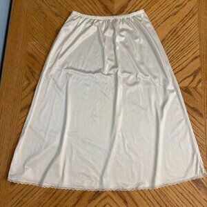 Vanity Fair Half Slip Sz SML Ivory Nylon Antron III Lace Hem Vintage USA Made